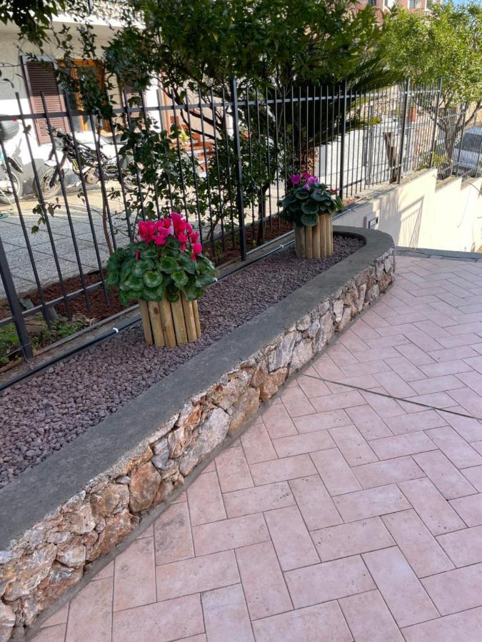 Apartment Aurora & Nicole Ideal Per Biker Con Terazza Vista Mare Parcheggio E Wi-Fi Gratuiti Pietra Ligure Eksteriør bilde