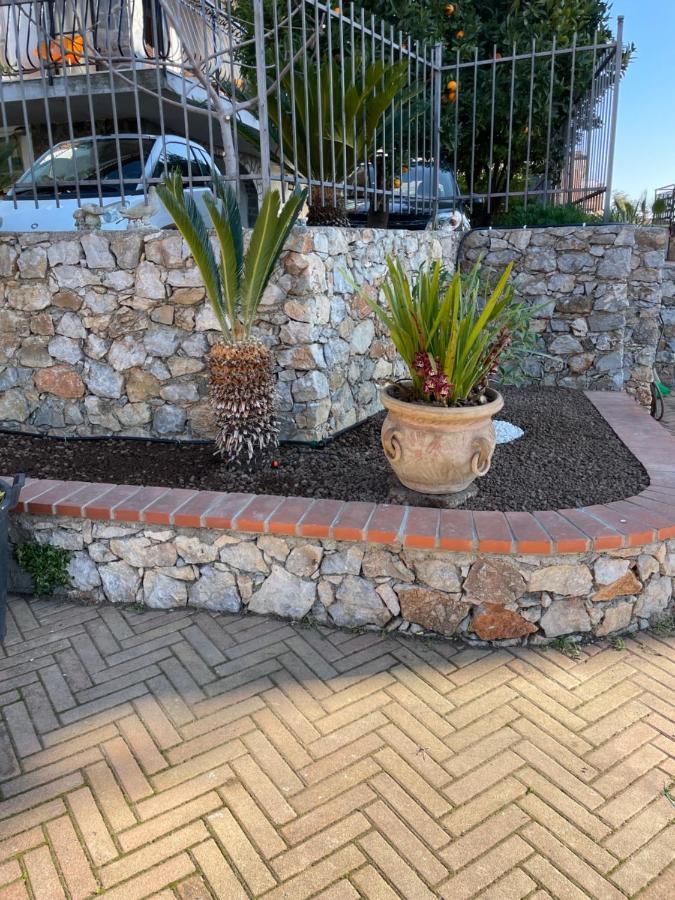 Apartment Aurora & Nicole Ideal Per Biker Con Terazza Vista Mare Parcheggio E Wi-Fi Gratuiti Pietra Ligure Eksteriør bilde