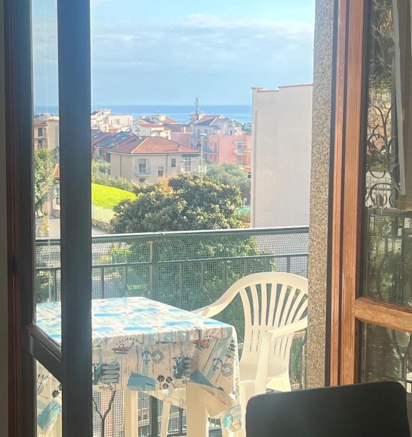 Apartment Aurora & Nicole Ideal Per Biker Con Terazza Vista Mare Parcheggio E Wi-Fi Gratuiti Pietra Ligure Eksteriør bilde