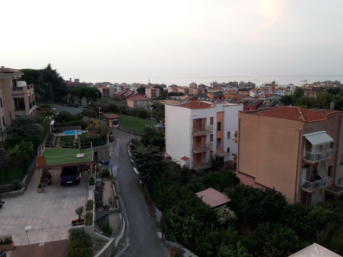 Apartment Aurora & Nicole Ideal Per Biker Con Terazza Vista Mare Parcheggio E Wi-Fi Gratuiti Pietra Ligure Eksteriør bilde